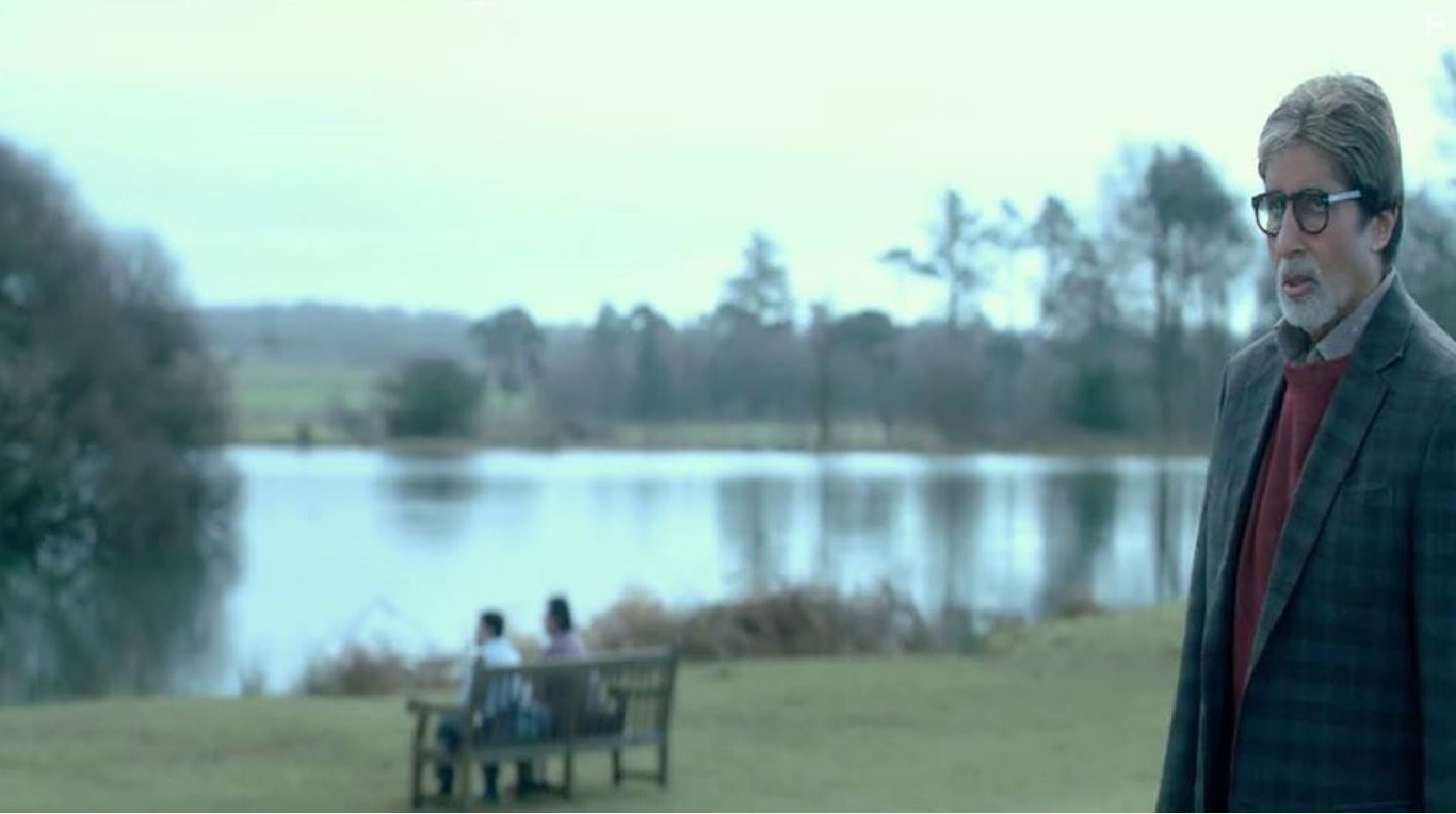 Amitabh Bachchan, Manoj Anand, and Rajen Prajapati in Призрак виллы Натхов 2 (2014)