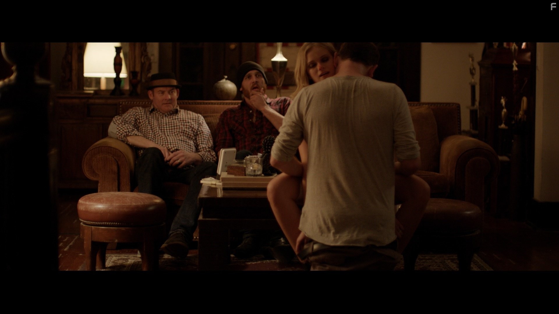 Ethan Embry, David Koechner, and Sara Paxton in Дешевый трепет (2013)