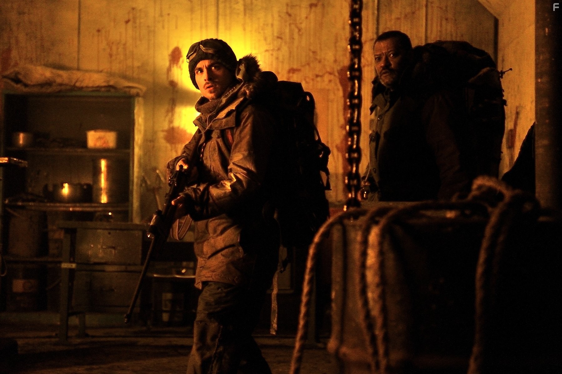 Laurence Fishburne and Kevin Zegers in Колония (2013)