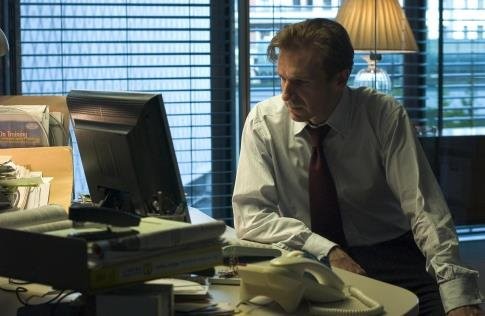 Ralph Fiennes stars in Fernando Meirelles' THE CONSTANT GARDENER , a Focus Features release.