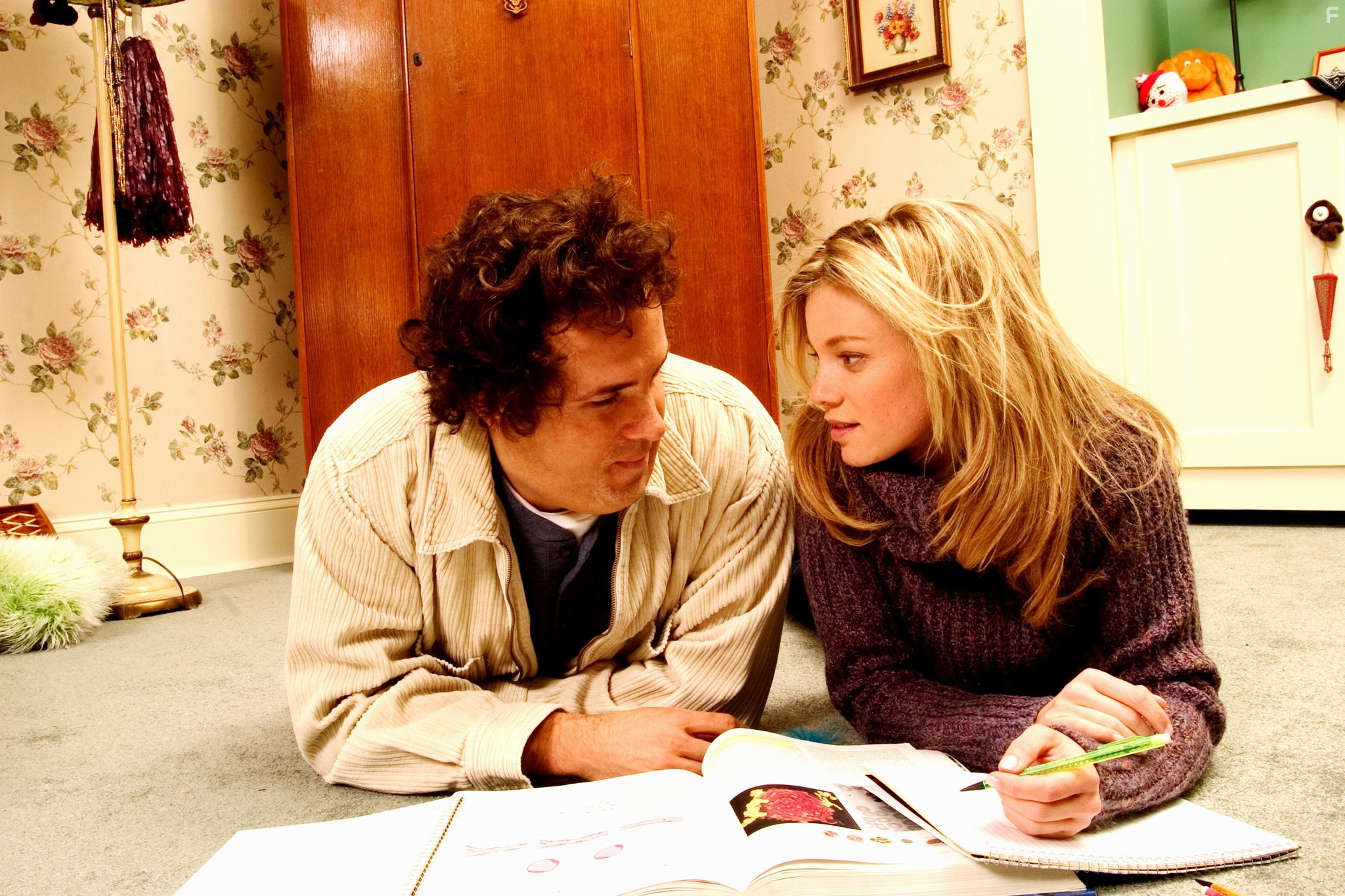 Ryan Reynolds and Amy Smart in Просто друзья (2005)