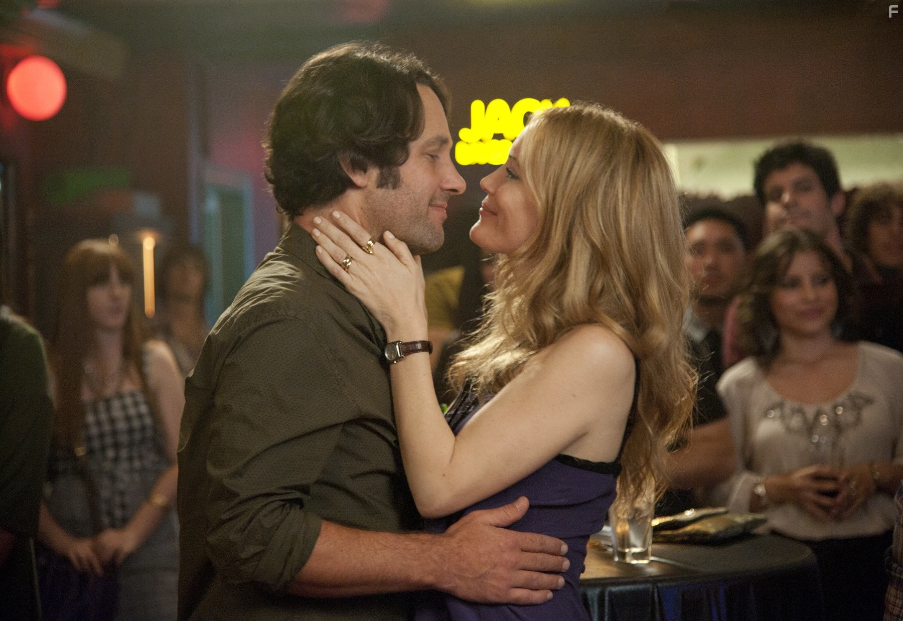 Leslie Mann and Paul Rudd in Любовь по-взрослому (2012)