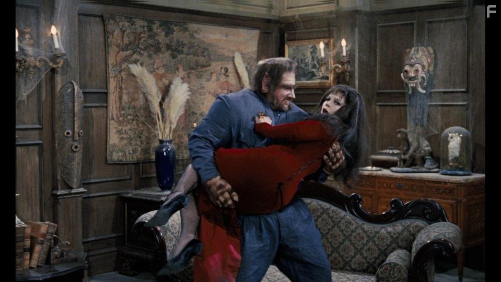 Fenella Fielding and Tom Clegg in Так держать... Продолжаем кричать! (1966)