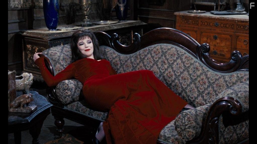 Fenella Fielding in Так держать... Продолжаем кричать! (1966)