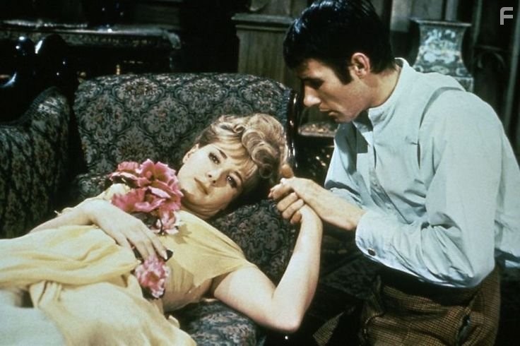 Jim Dale and Angela Douglas in Так держать... Продолжаем кричать! (1966)