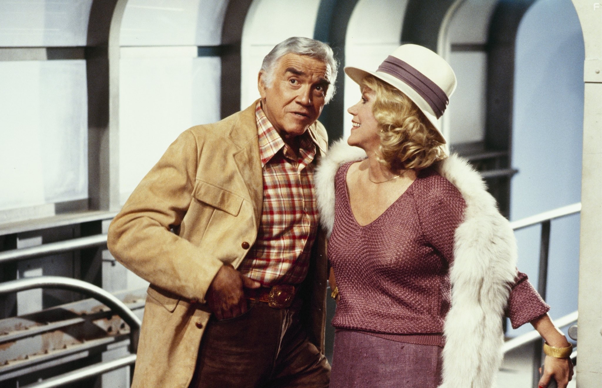 Lorne Greene and Audra Lindley in Лодка любви (1977)