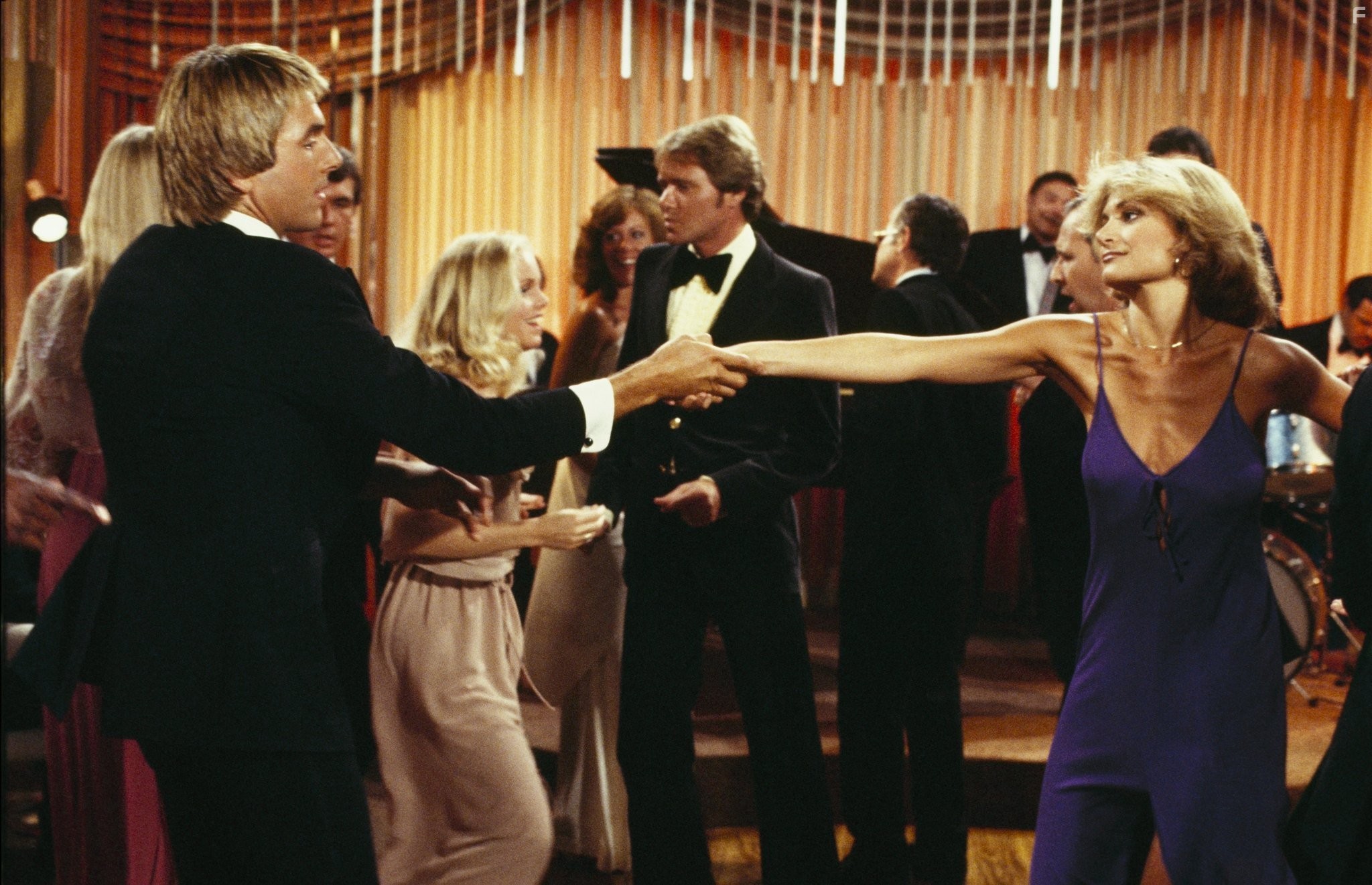 Mark Harmon and Caren Kaye in Лодка любви (1977)