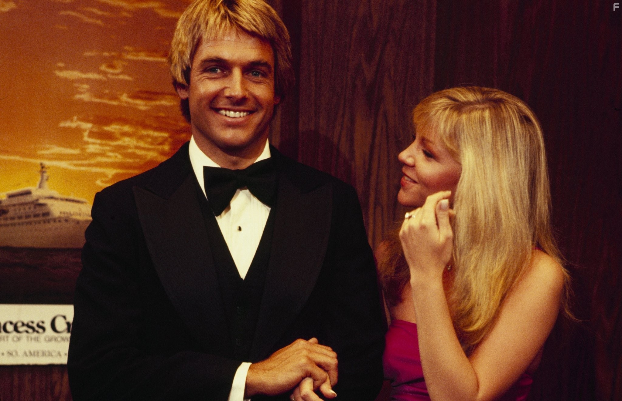 Mark Harmon and Lisa Hartman in Лодка любви (1977)