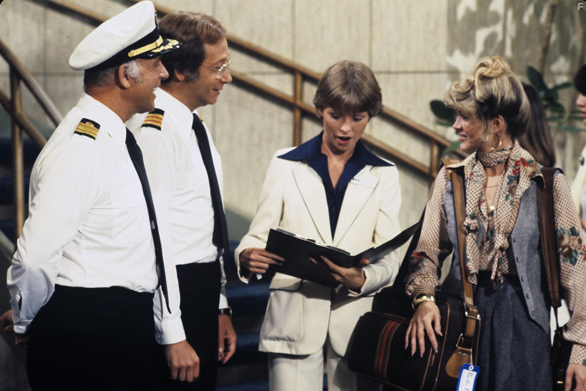 Bernie Kopell, Gavin MacLeod, Connie Stevens, and Lauren Tewes in Лодка любви (1977)
