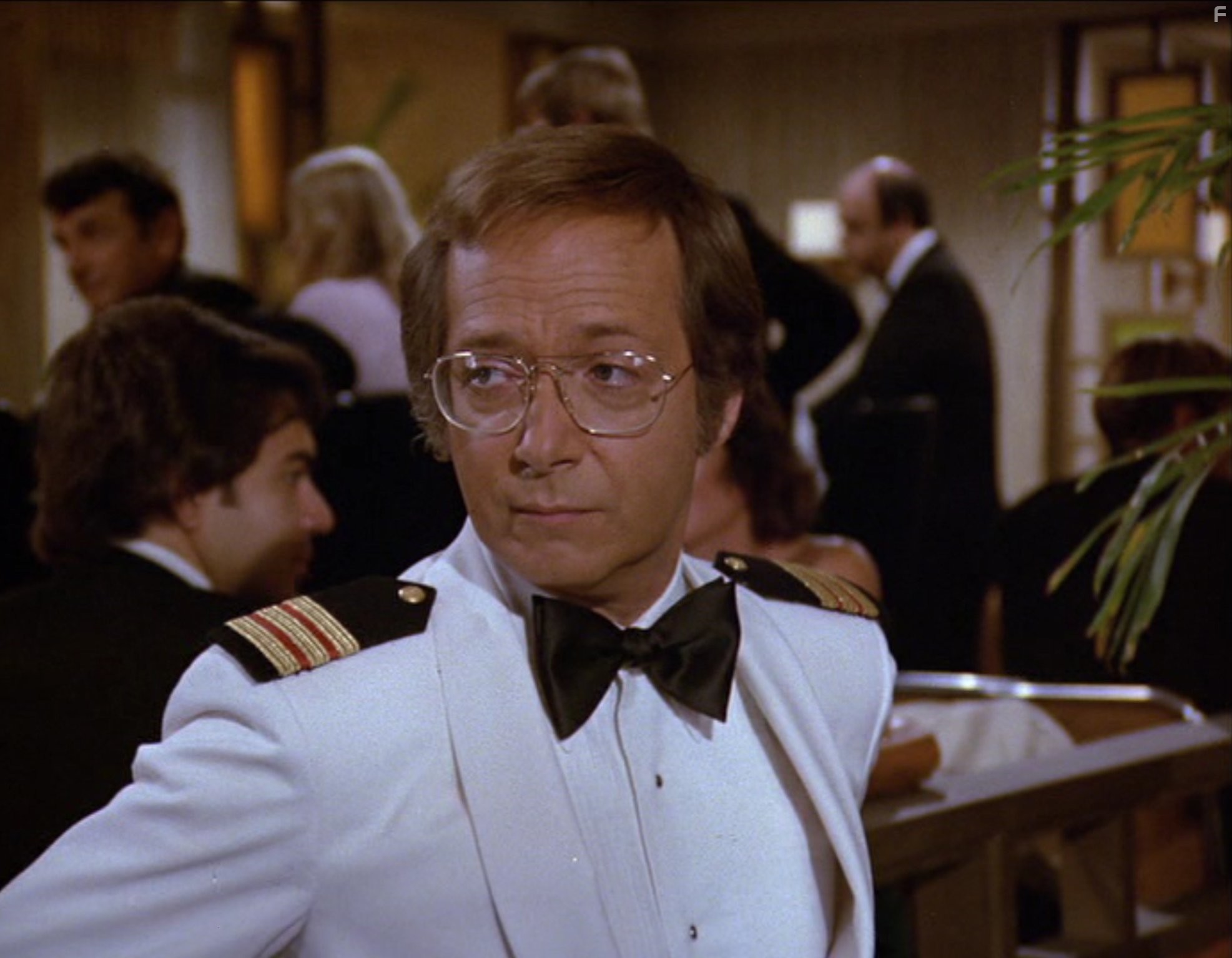 Bernie Kopell in Лодка любви (1977)