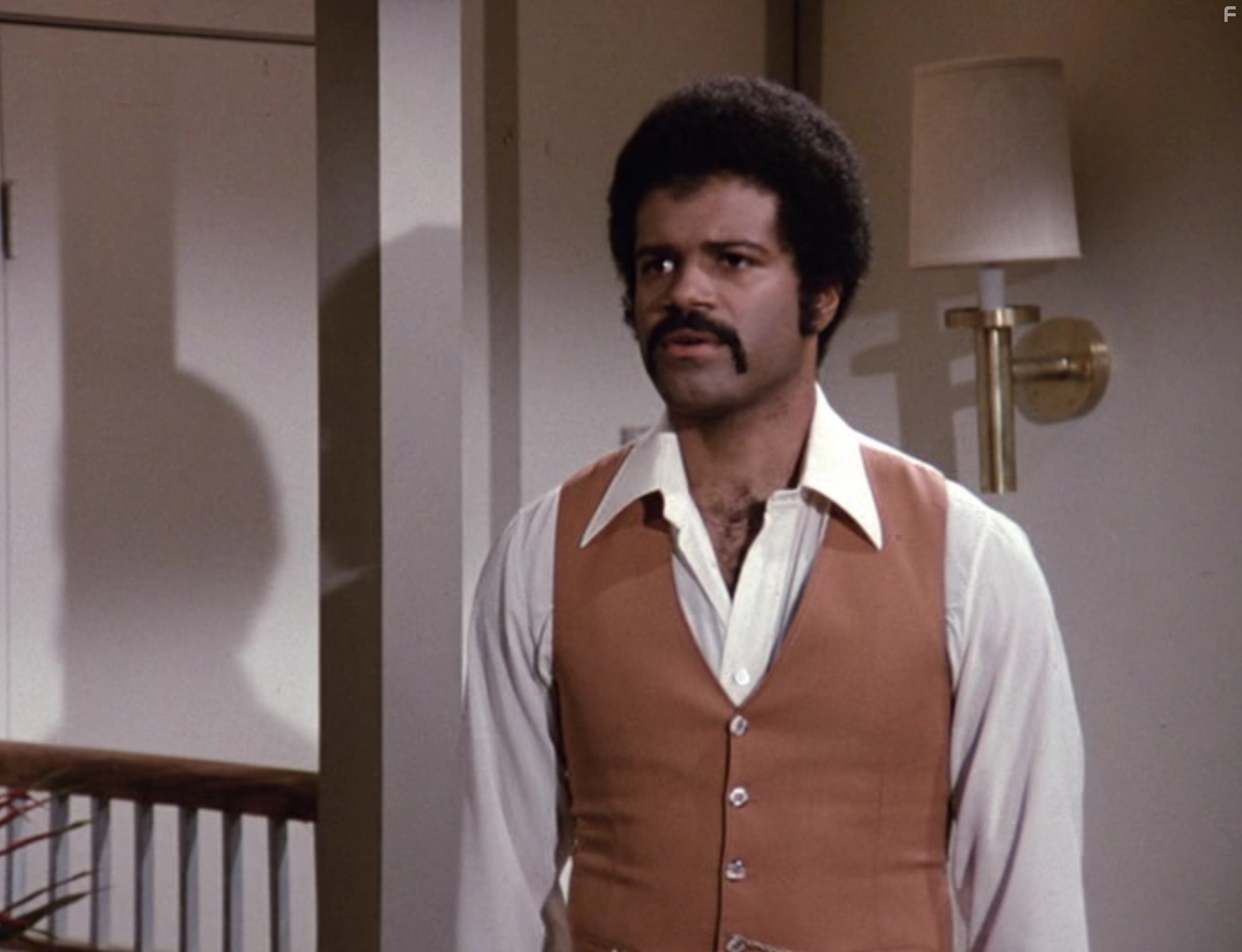 Ted Lange in Лодка любви (1977)