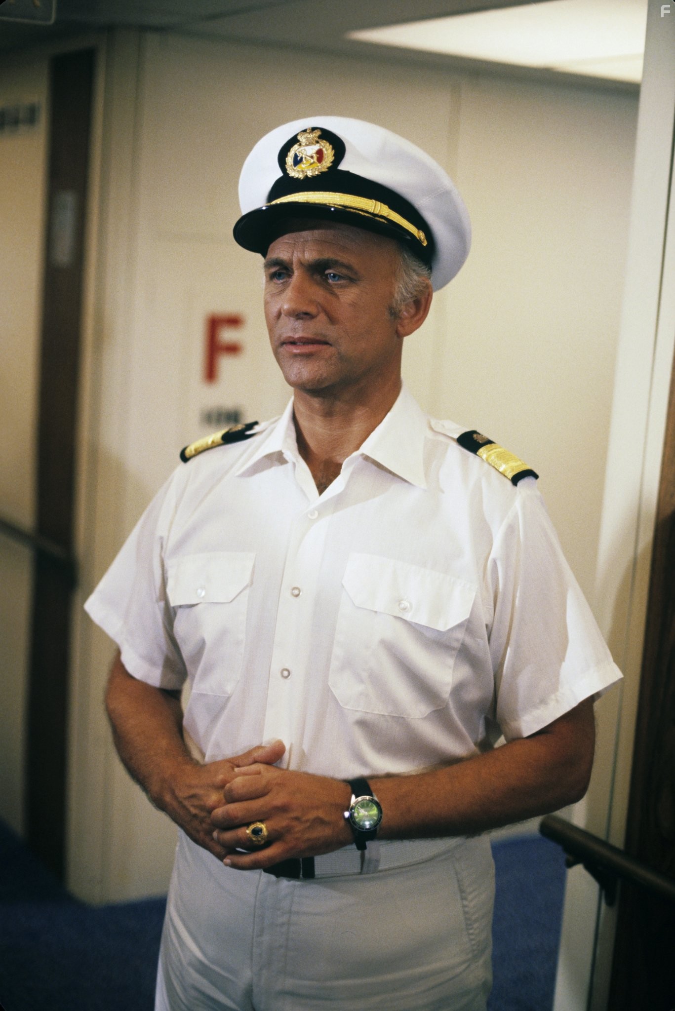 Gavin MacLeod in Лодка любви (1977)