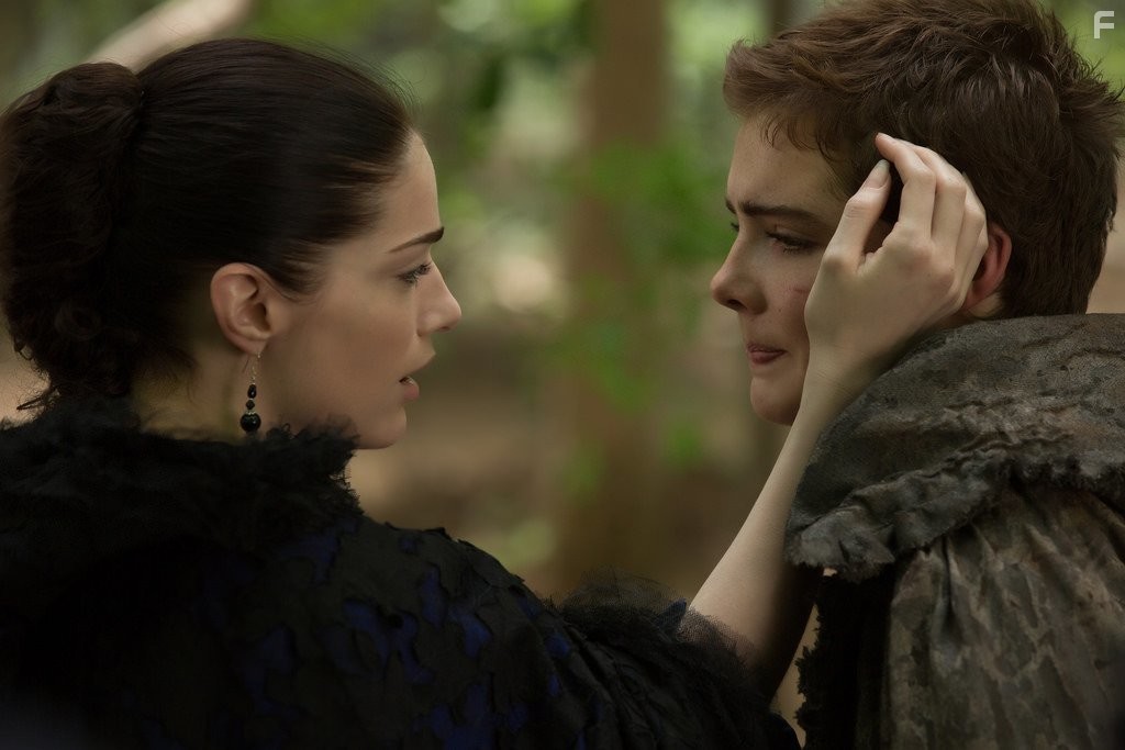 Elise Eberle and Janet Montgomery in Салем (2014)