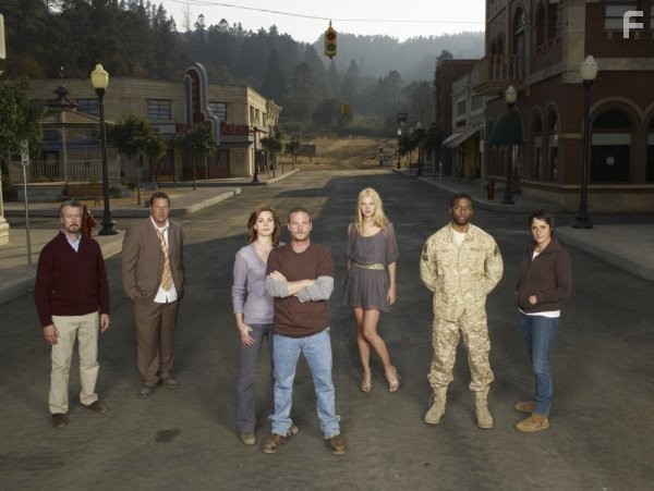 Alan Ruck, Jason Wiles, Tina Holmes, Kate Miner, Chadwick Boseman, and Daisy Betts in Неизвестные лица (2010)