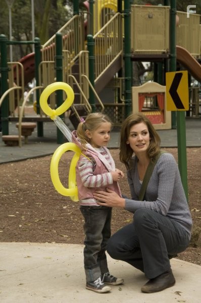 Daisy Betts in Неизвестные лица (2010)