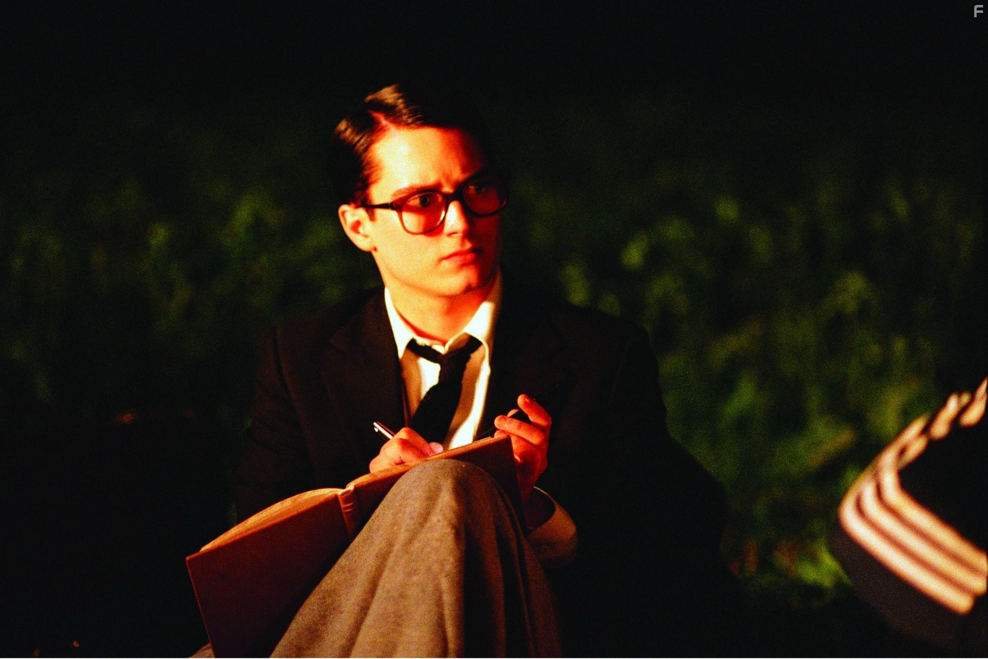 Elijah Wood in Свет вокруг (2005)