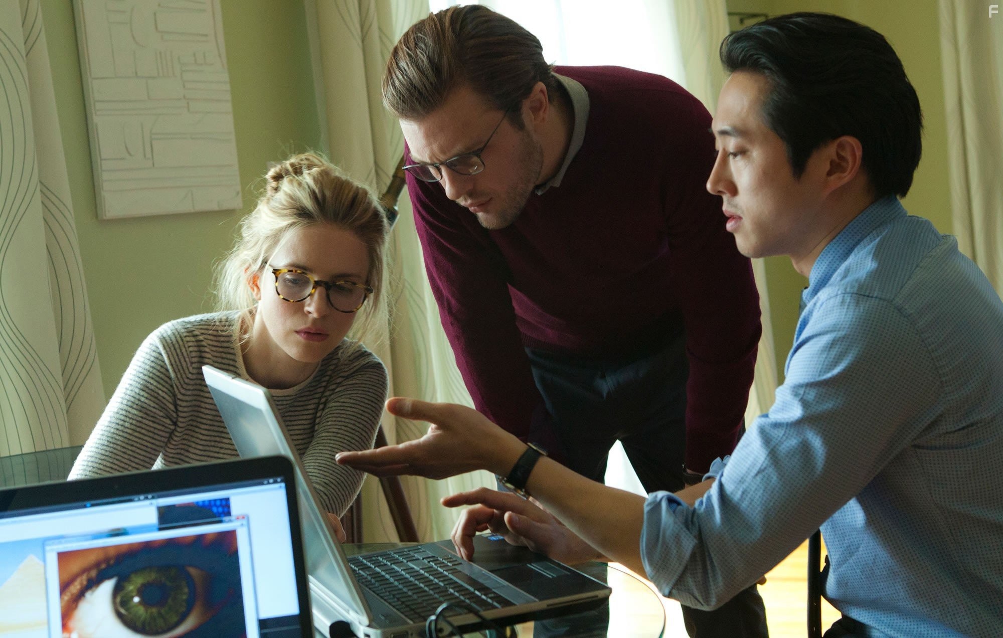 Michael Pitt, Brit Marling, and Steven Yeun in Я - начало (2014)