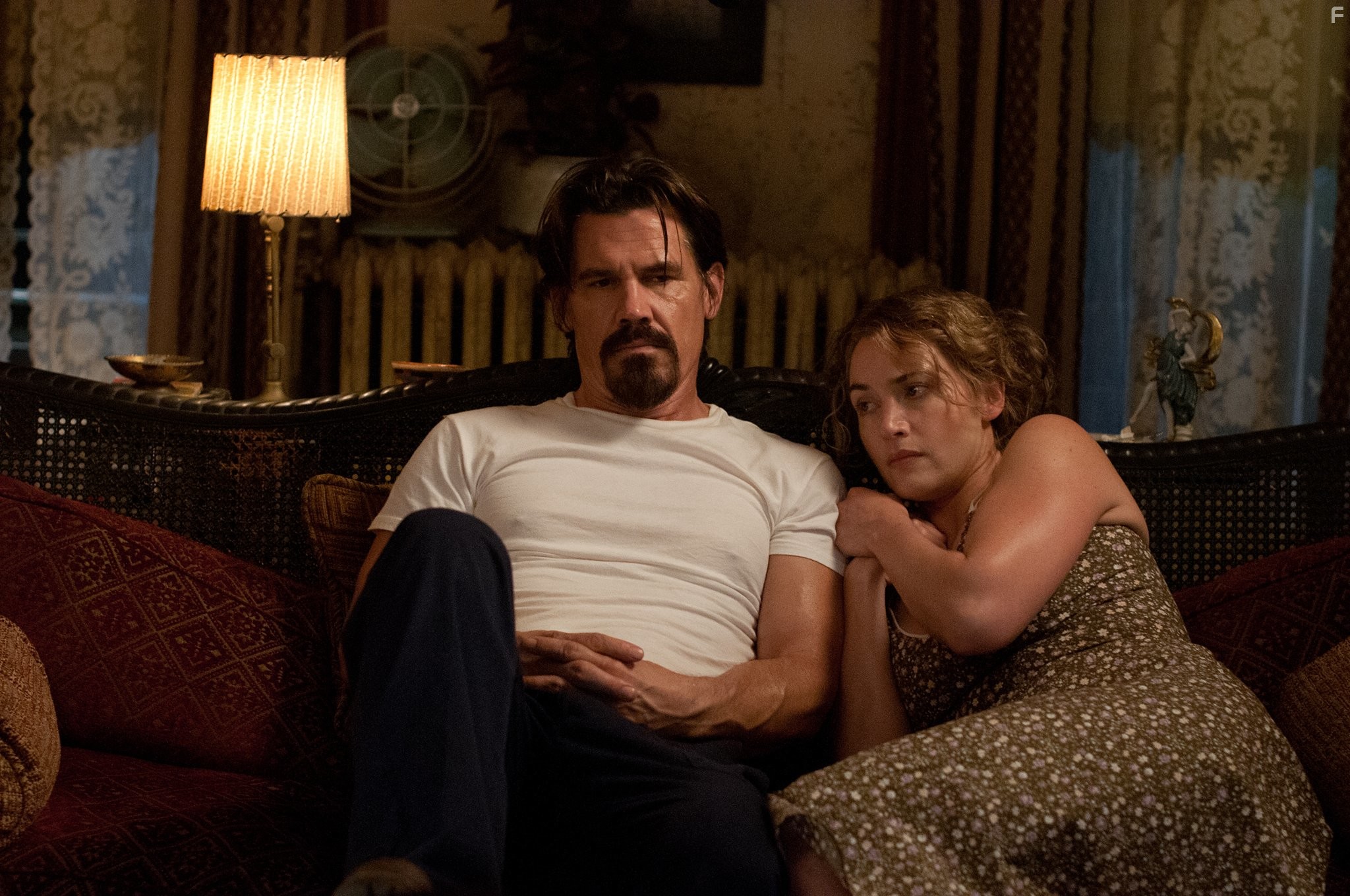 Kate Winslet and Josh Brolin in День труда (2013)