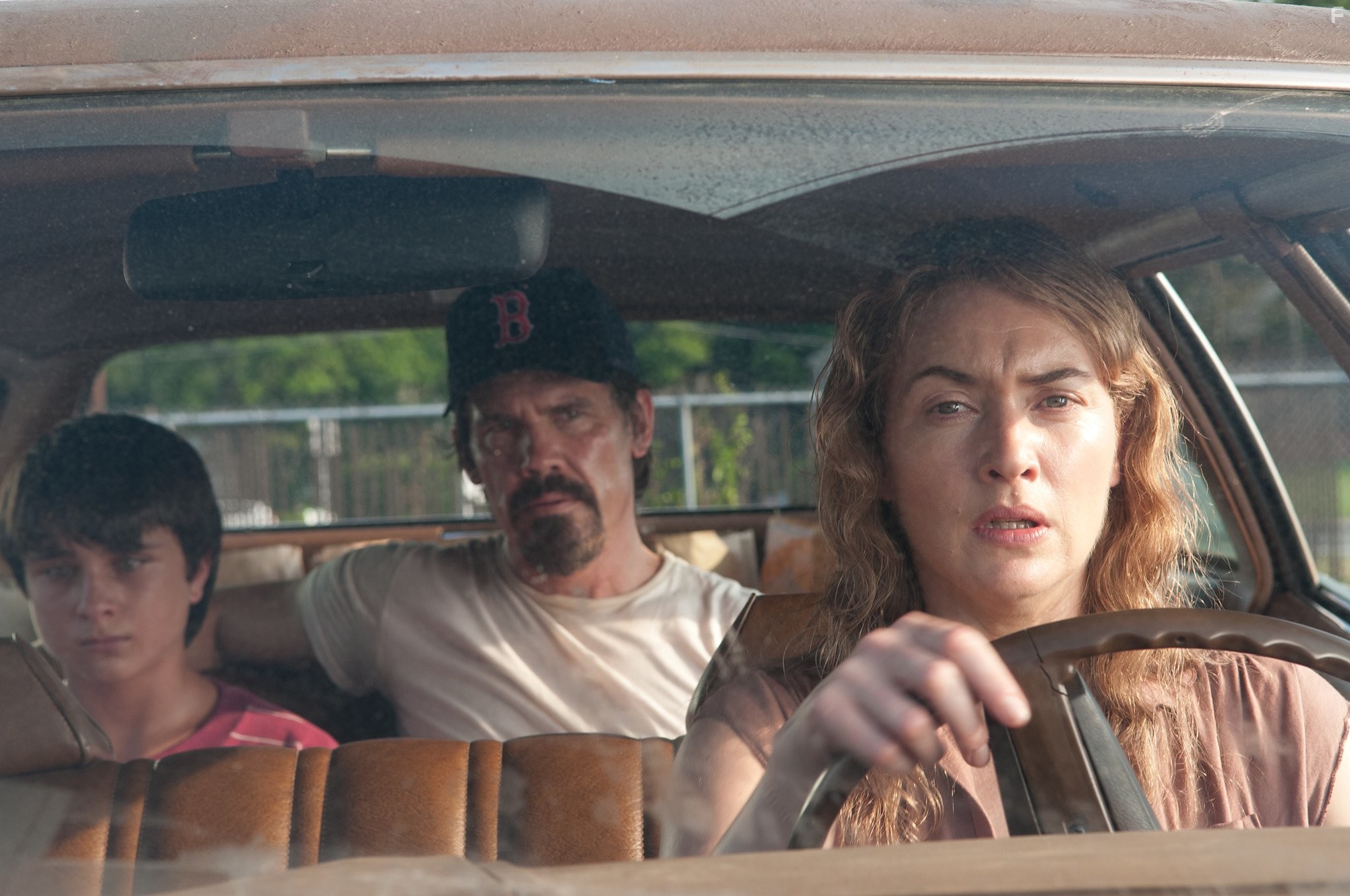 Kate Winslet, Josh Brolin, and Gattlin Griffith in День труда (2013)