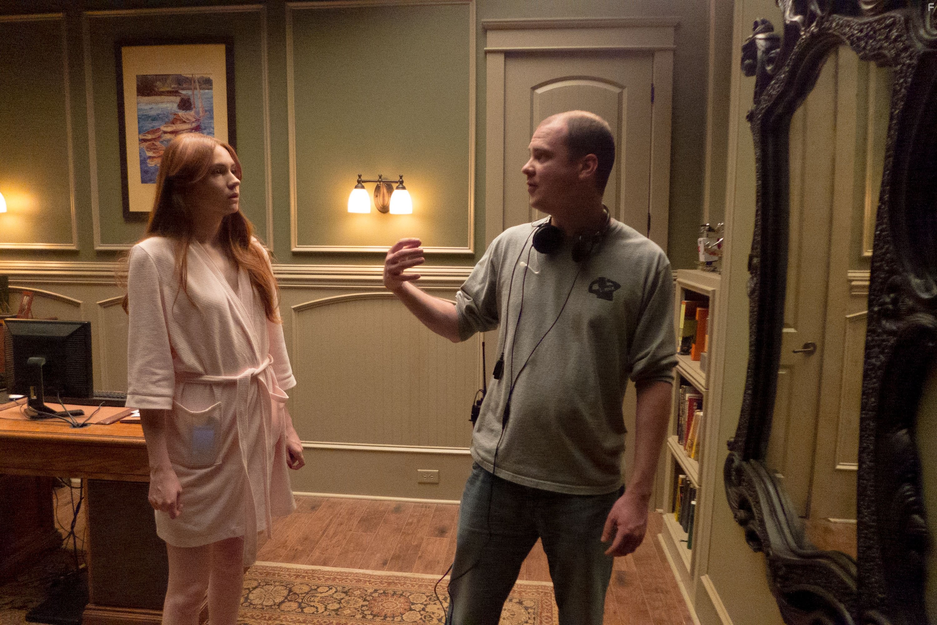 Mike Flanagan and Karen Gillan in Окулус (2013)