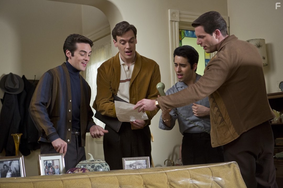 John Lloyd Young, Vincent Piazza, Erich Bergen, and Michael Lomenda in Парни из Джерси (2014)