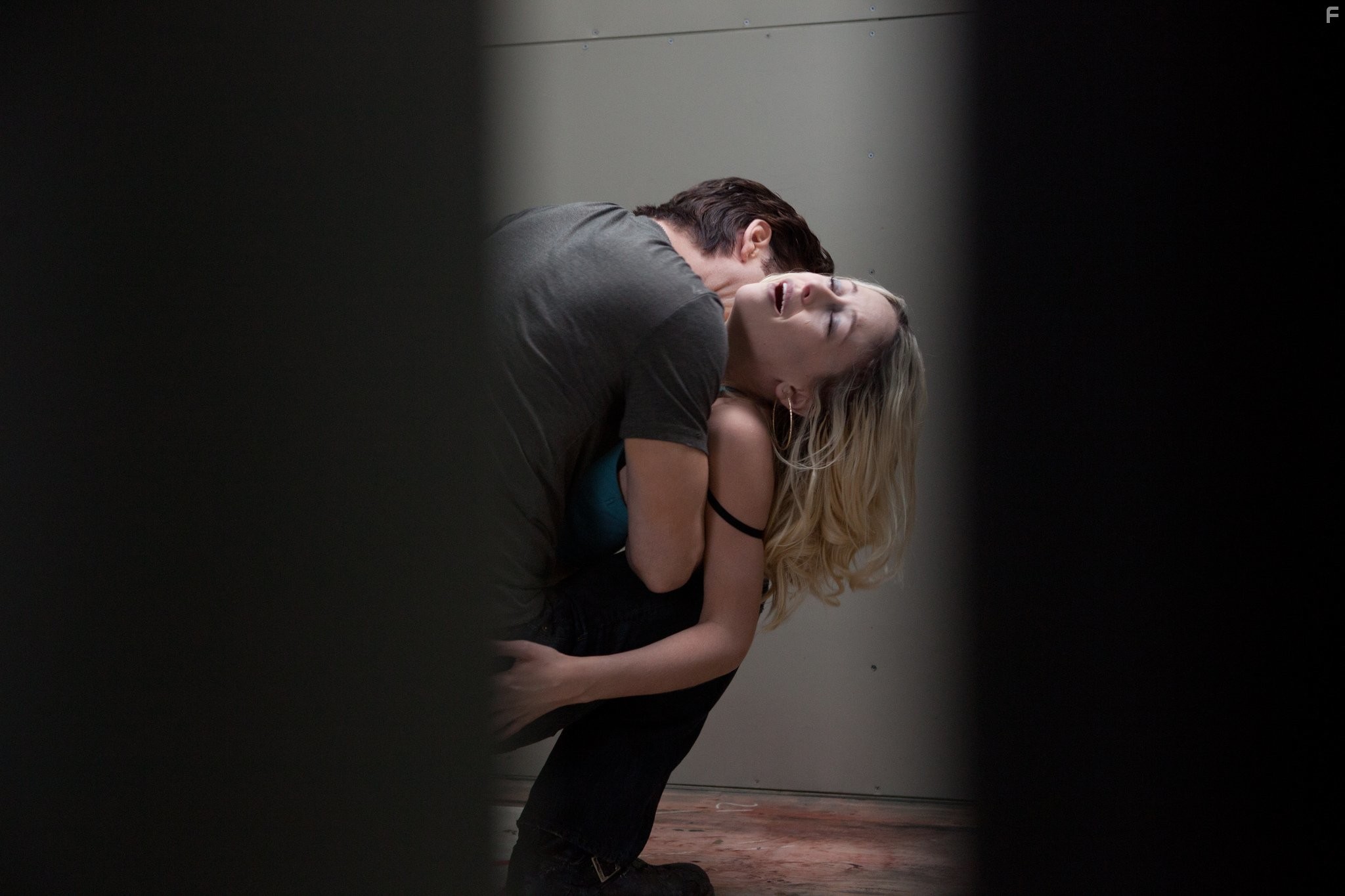 Colin Farrell and Emily Montague in Ночь страха (2011)