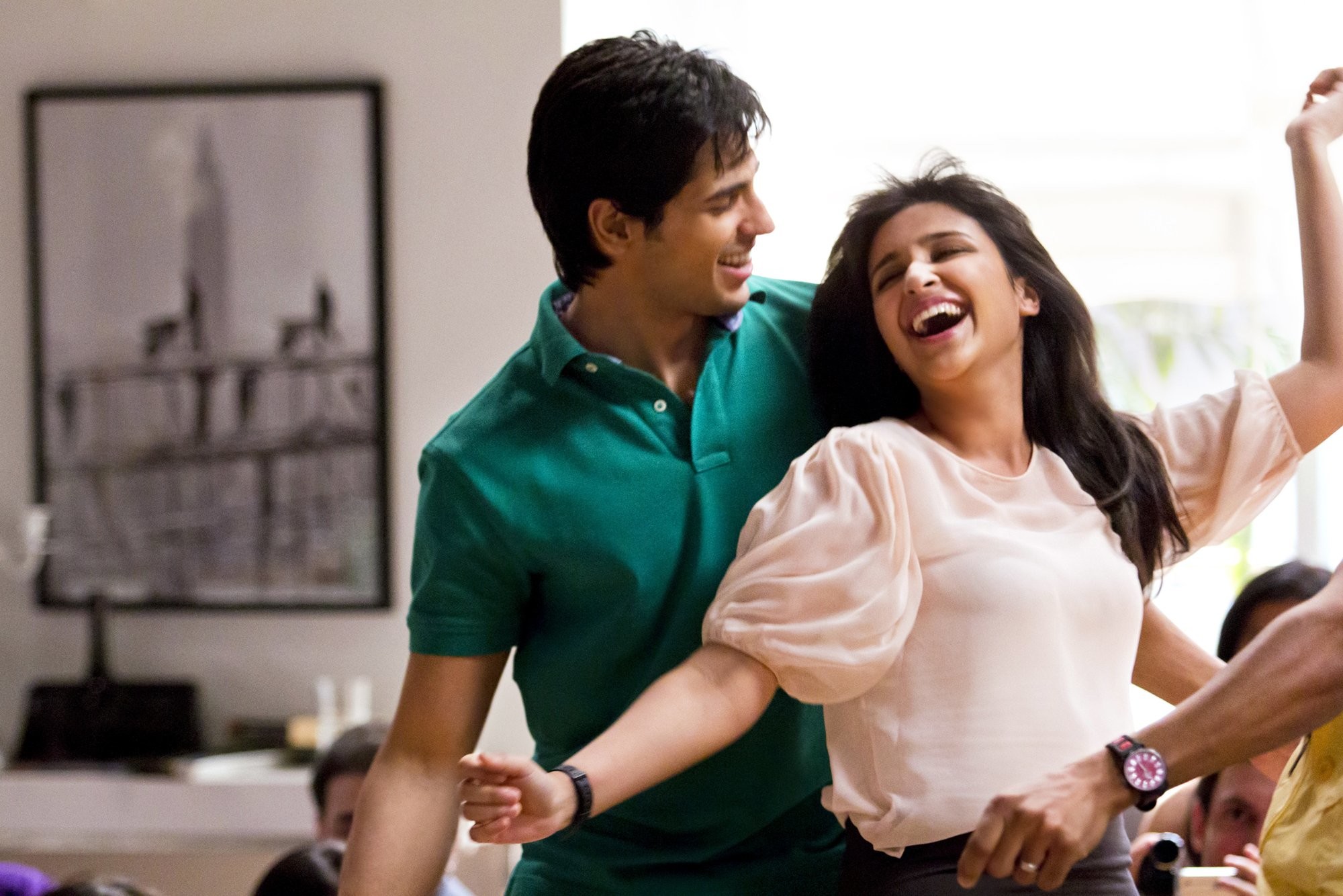 Sidharth Malhotra and Parineeti Chopra in Она улыбается, она в западне! (2014)
