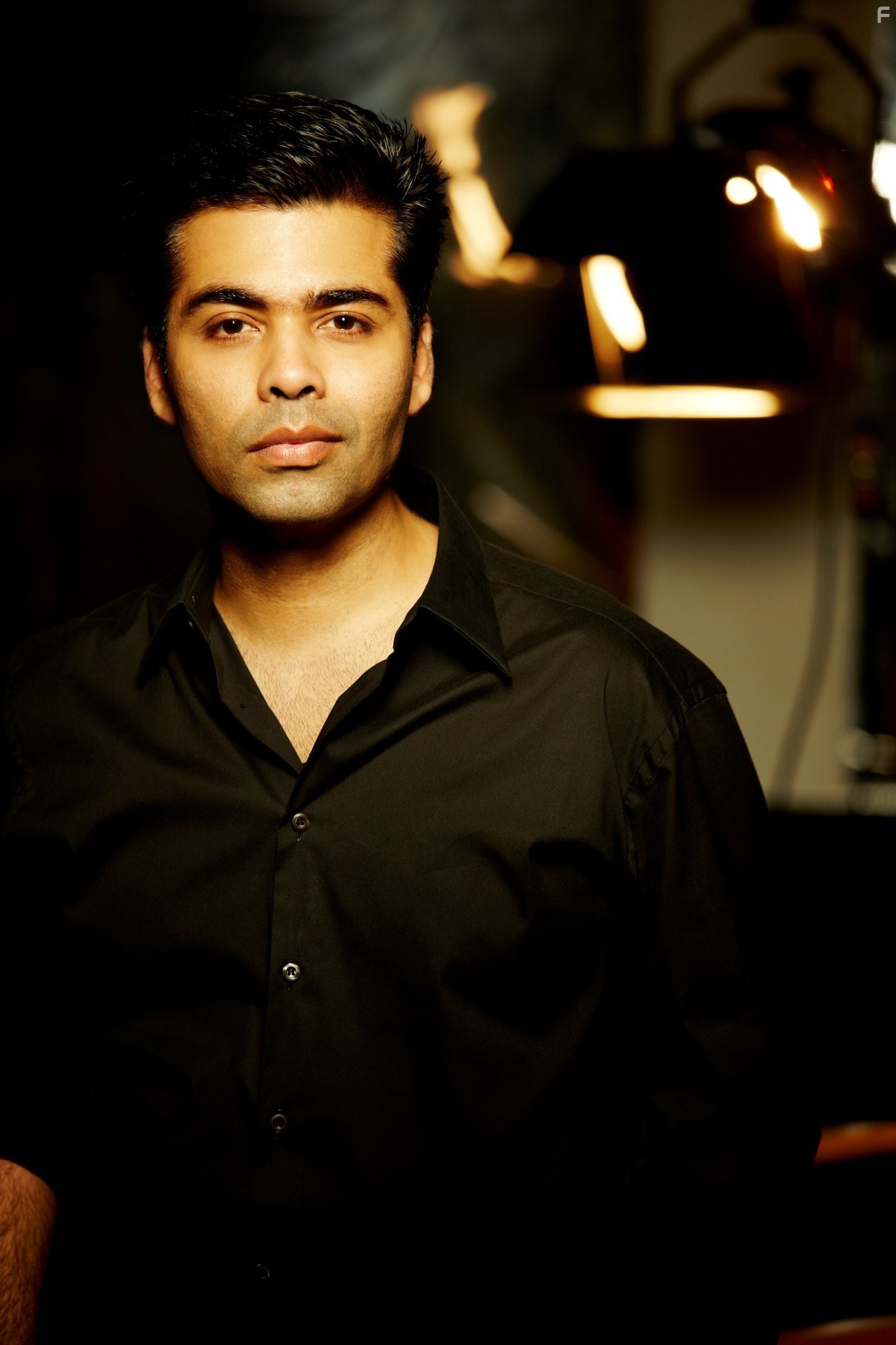 Karan Johar in Она улыбается, она в западне! (2014)