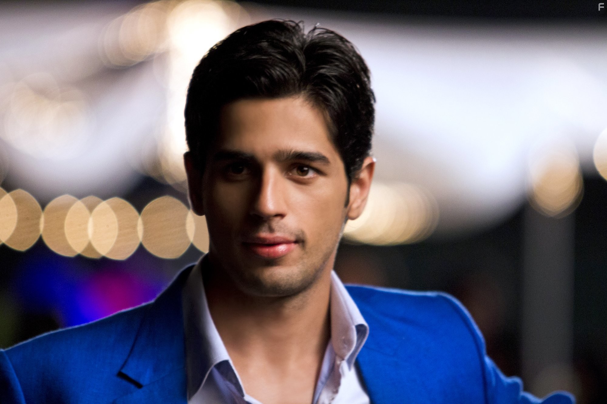 Sidharth Malhotra in Она улыбается, она в западне! (2014)