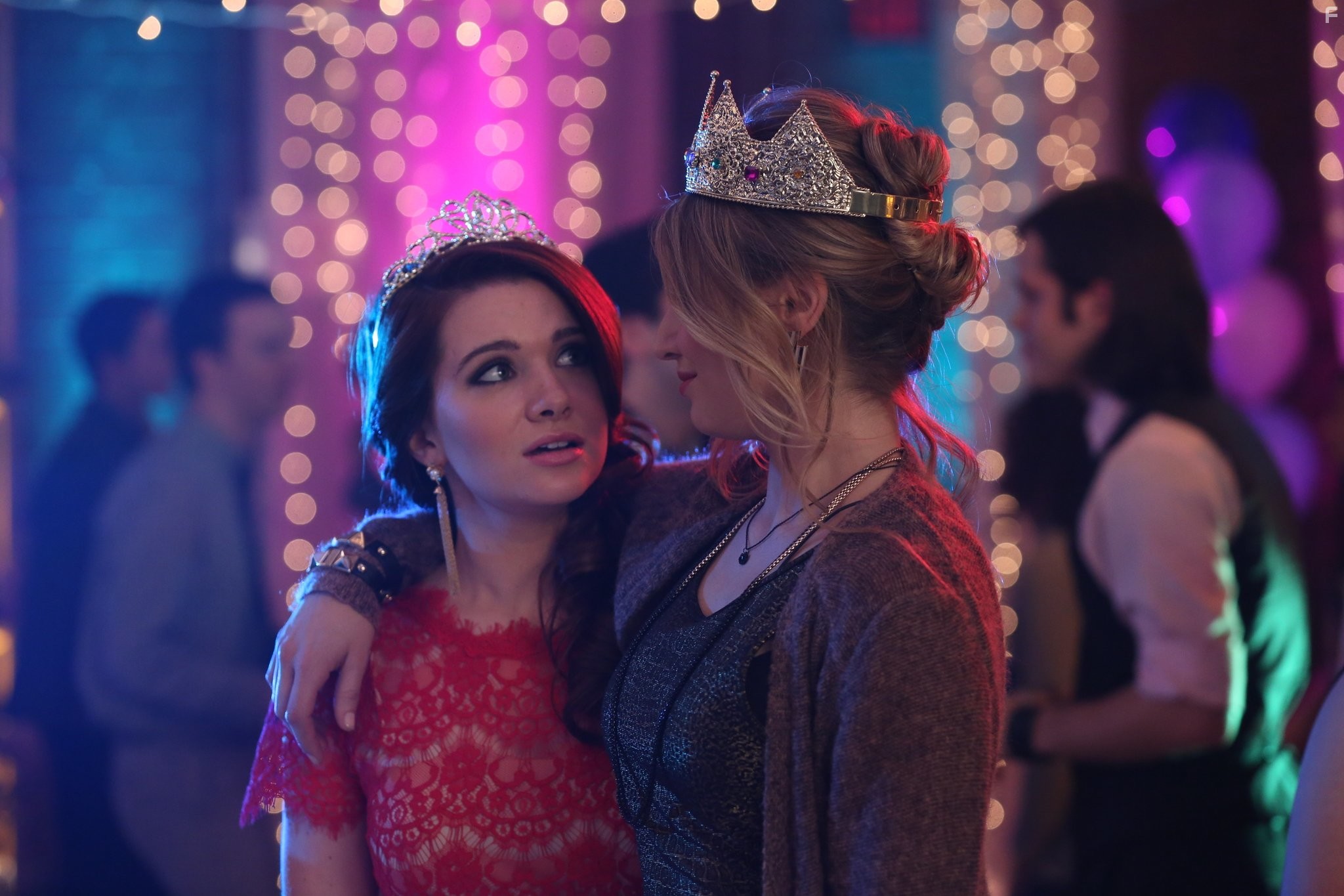 Katie Stevens and Rita Volk in Фальсификация (2014)