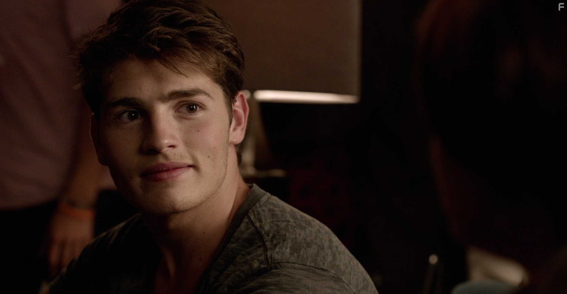 Gregg Sulkin in Фальсификация (2014)