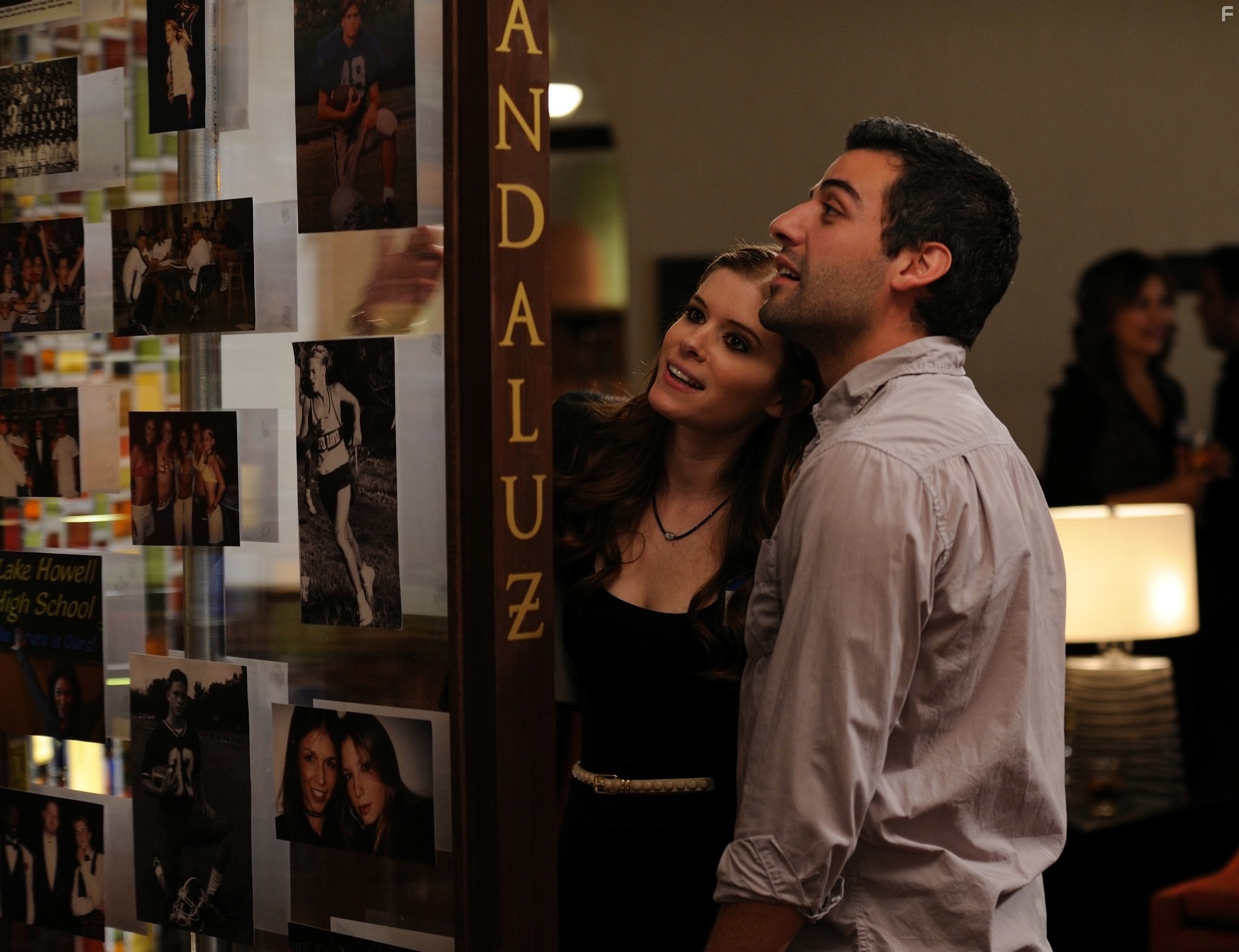 Kate Mara and Oscar Isaac in 10 лeт спустя (2011)