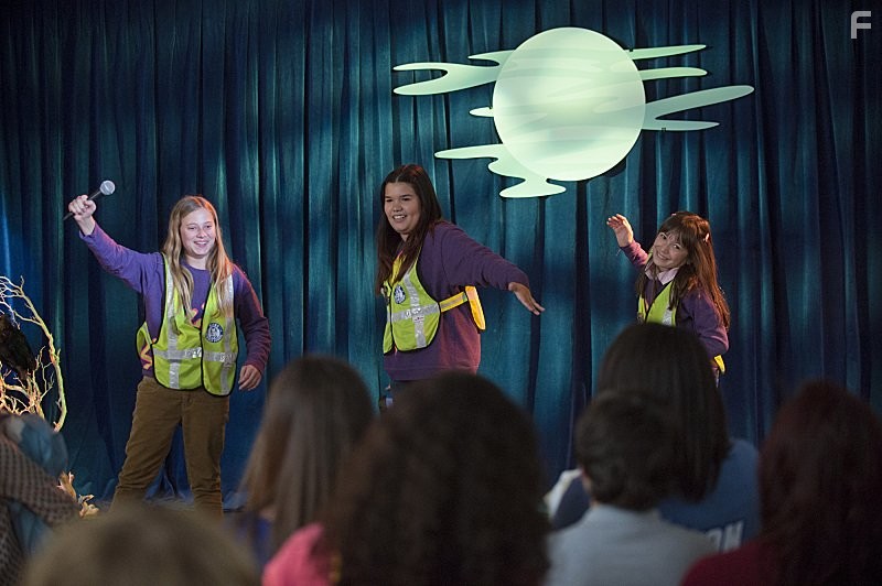 Madison De La Garza, Sara Rodier, and Grace Kaufman in Плохая училка (2014)