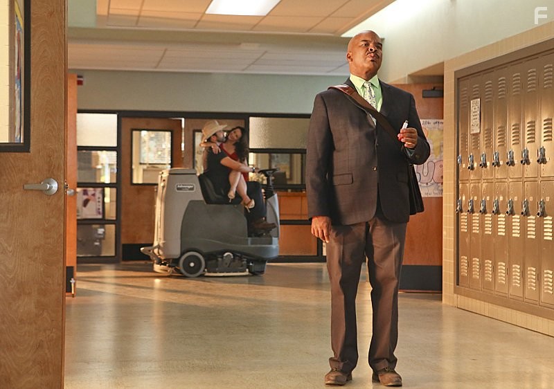 Kristin Davis and David Alan Grier in Плохая училка (2014)