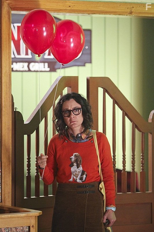 Sara Gilbert in Плохая училка (2014)