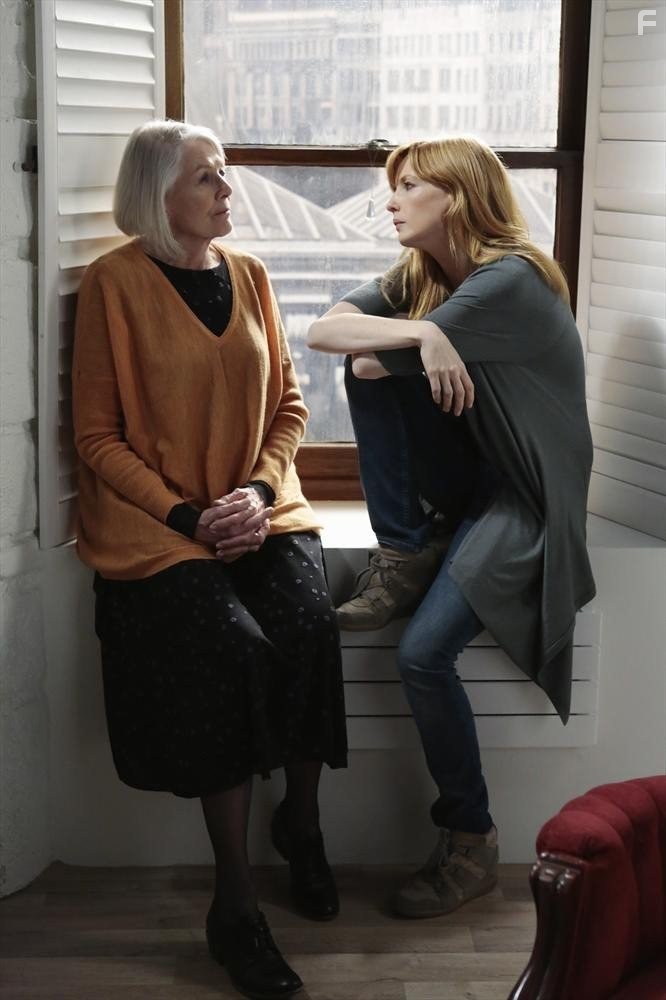 Vanessa Redgrave and Kelly Reilly in Чёрный ящик (2014)