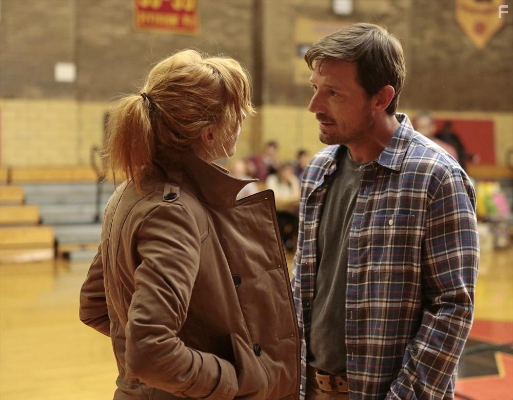 David Chisum and Kelly Reilly in Чёрный ящик (2014)