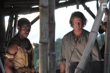 Philip Winchester and Tongayi Chirisa in Робинзон Крузо (2008)