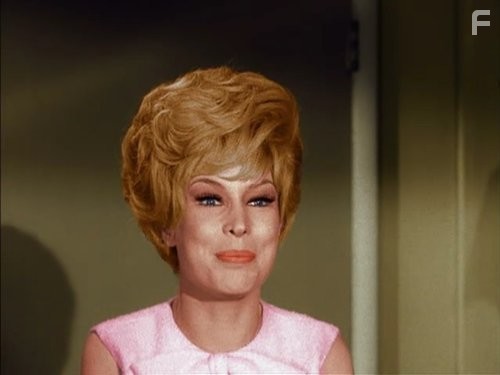 Barbara Eden in Я мечтаю о Джинни (1965)