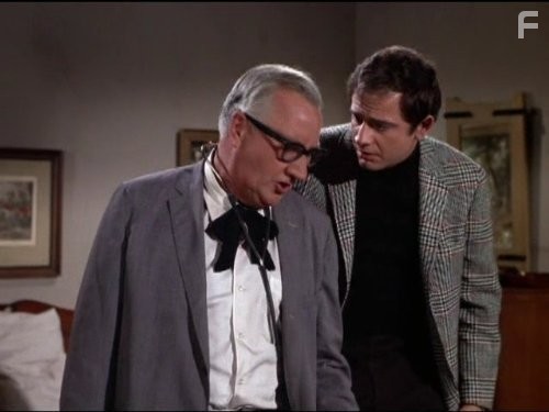 Edward Andrews and Lou Antonio in Я мечтаю о Джинни (1965)