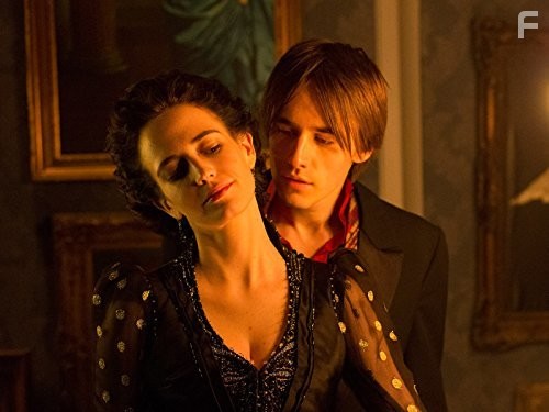 Reeve Carney and Eva Green in Страшные сказки (2014)