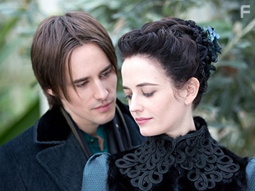 Reeve Carney and Eva Green in Страшные сказки (2014)
