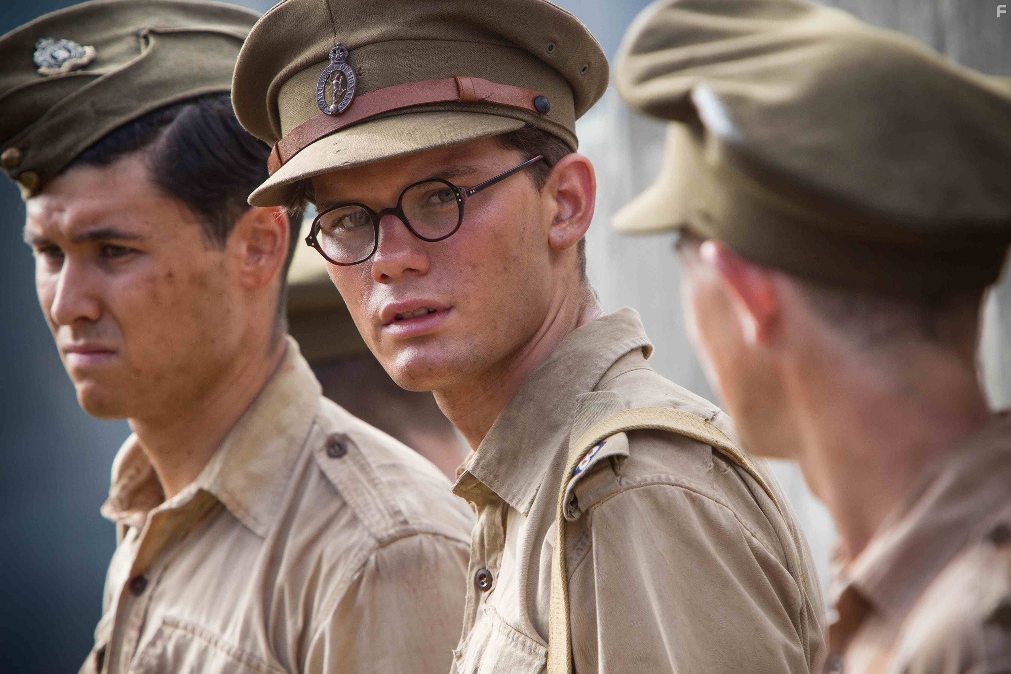 Tom Hobbs and Jeremy Irvine in Возмездие (2013)