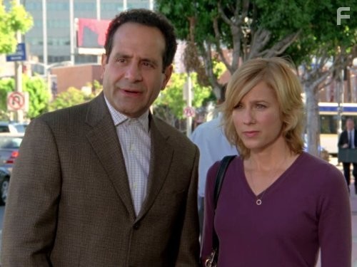 Tony Shalhoub and Traylor Howard in Дефективный детектив (2002)
