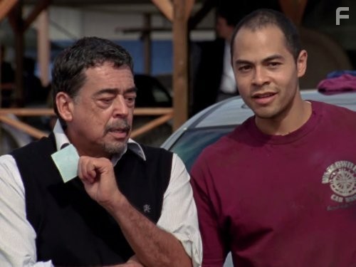 Jose Pablo Cantillo in Дефективный детектив (2002)