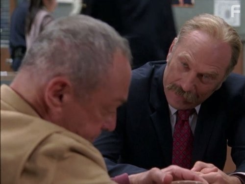 Stanley Kamel and Ted Levine in Дефективный детектив (2002)