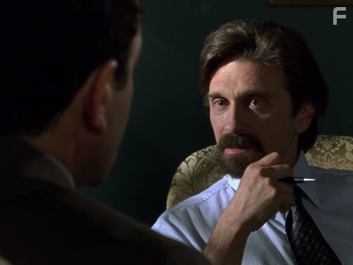 Dennis Boutsikaris in Дефективный детектив (2002)