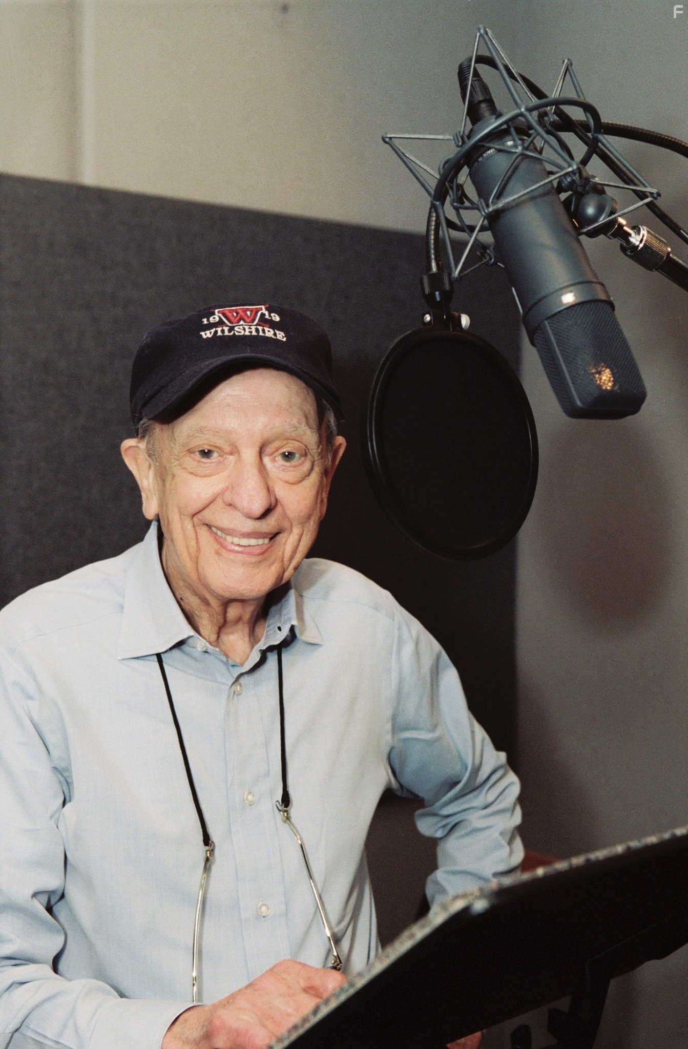 Don Knotts in Цыплёнок Цыпа (2005)