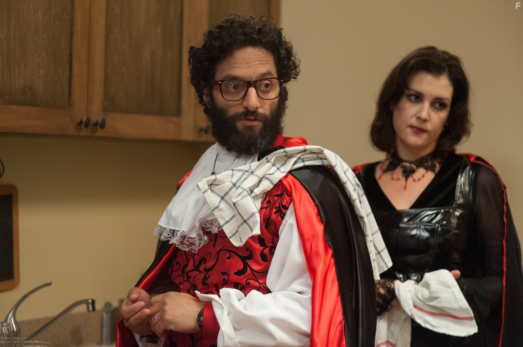 Melanie Lynskey and Jason Mantzoukas in Они пришли вместе (2014)