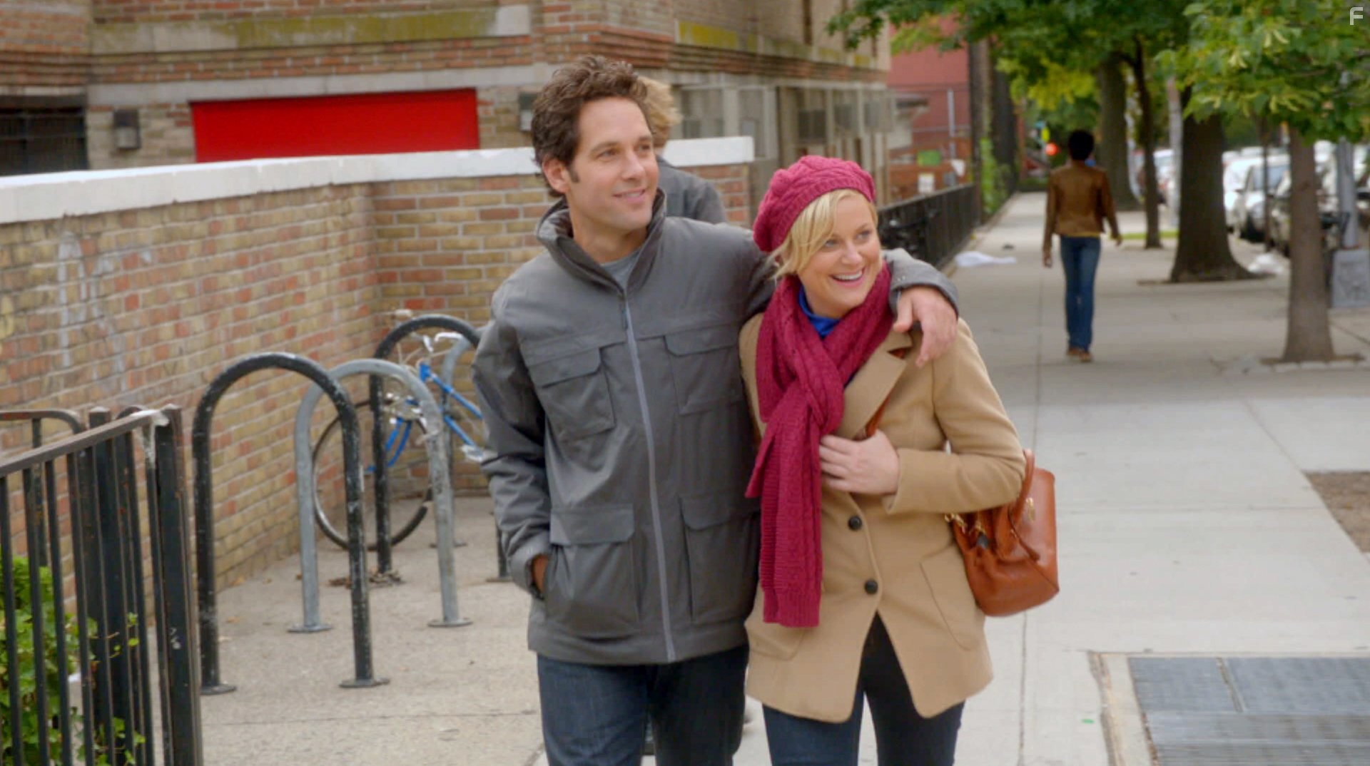 Amy Poehler and Paul Rudd in Они пришли вместе (2014)
